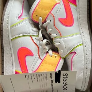 Jordan 1 Mid “Edge Glow”